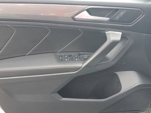 Used 2023 Volkswagen Tiguan SE w/ Panoramic Sunroof Package image 14