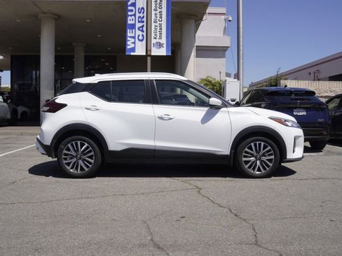 Used 2024 Nissan Kicks SV FWD image 3