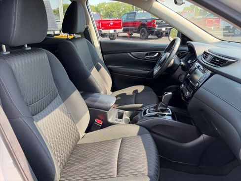 Used 2018 Nissan Rogue SV AWD/4WD image 19