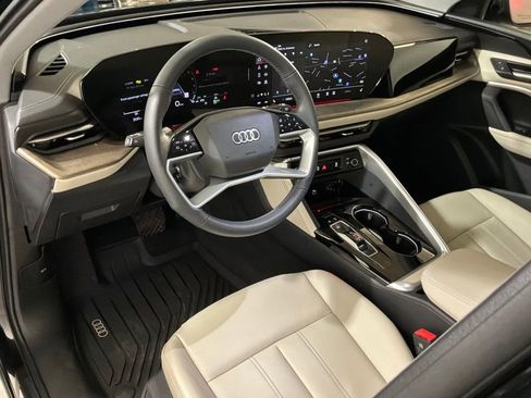 Used 2025 Audi Q5 Premium w/ Convenience Package image 18