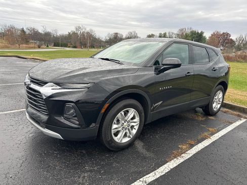 Used 2022 Chevrolet Blazer LT image 2