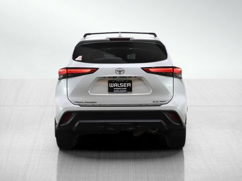 Used 2022 Toyota Highlander XLE image 4