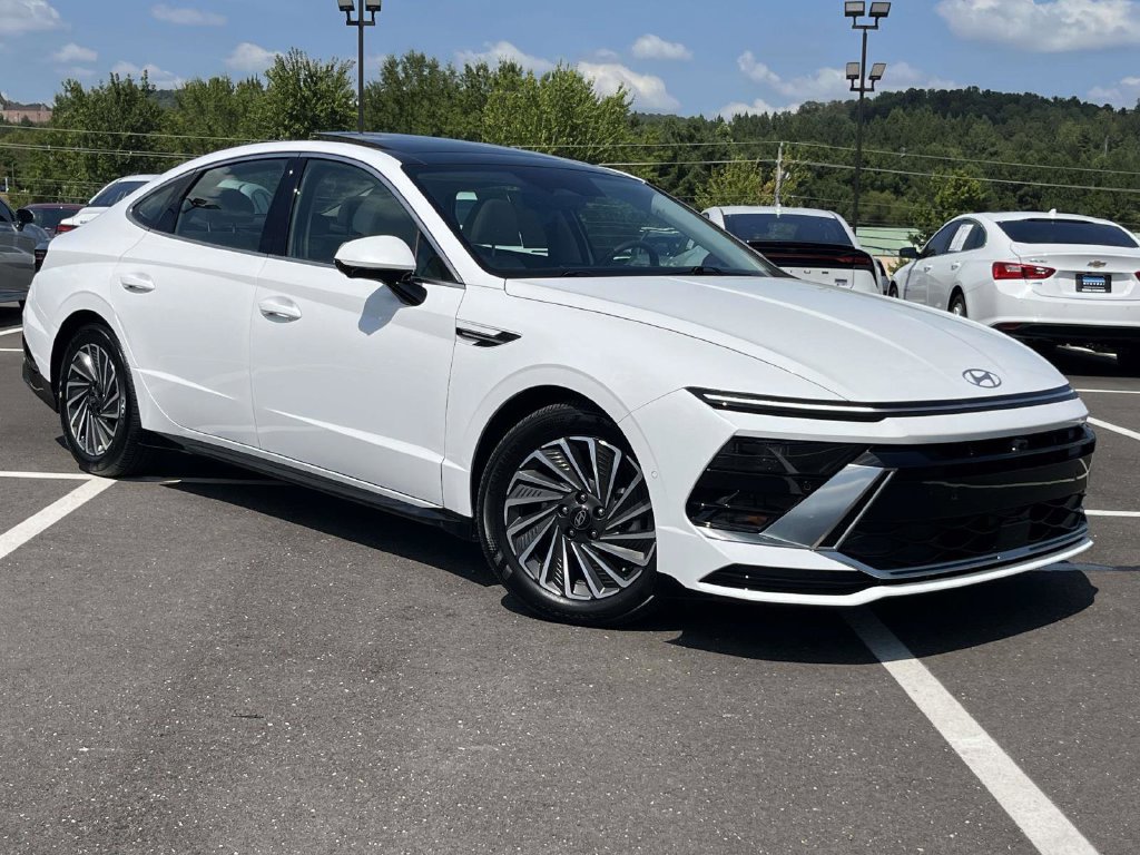 Certified 2025 Hyundai Sonata Limited FWD image 1