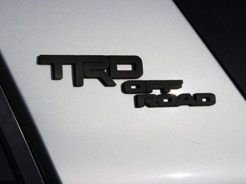 Used 2018 Toyota 4Runner TRD Off-Road Premium AWD/4WD image 15