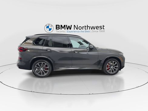 New 2026 BMW X5 xDrive40i w/ M Sport Package AWD/4WD image 4