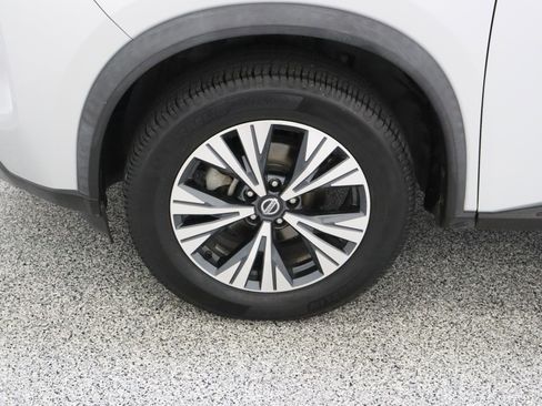 Used 2021 Nissan Rogue SV image 11