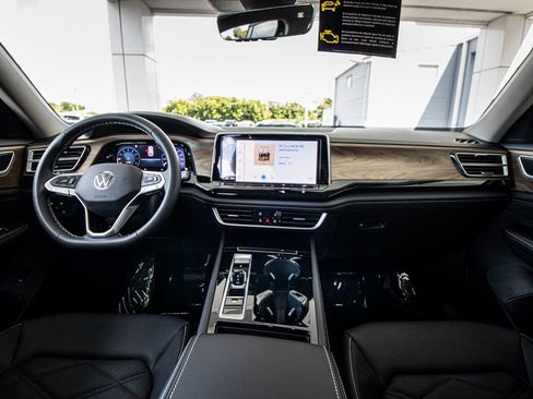 New 2026 Volkswagen Atlas SE FWD image 32