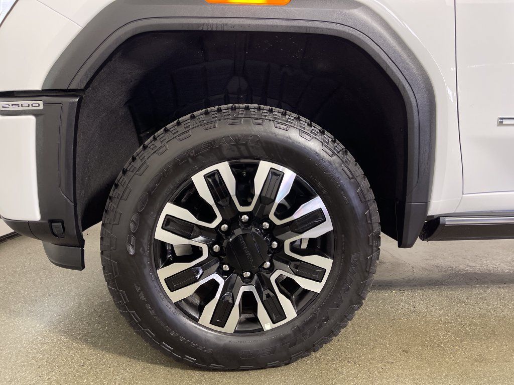 Used 2025 GMC Sierra 2500 Denali Ultimate w/ Max Trailering Package AWD/4WD image 11