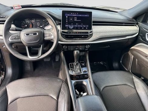 Used 2024 Jeep Compass Latitude AWD/4WD image 16