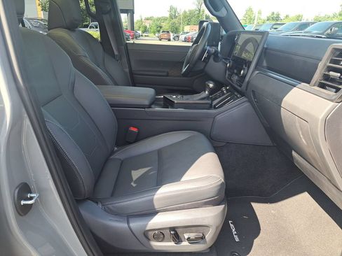 Used 2025 Lexus GX 550 w/ Accessory Package (2T) AWD/4WD image 40