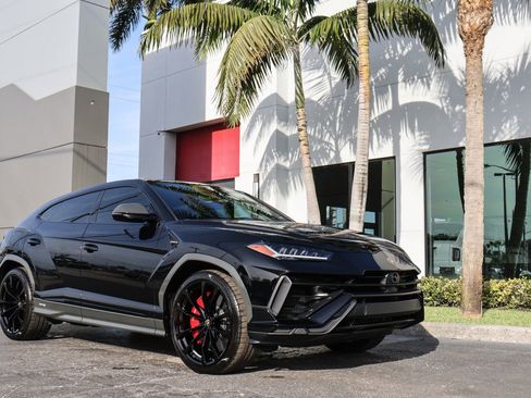 Used 2024 Lamborghini Urus S image 3