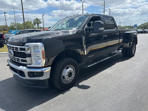Used 2025 Ford F350 XLT image 2