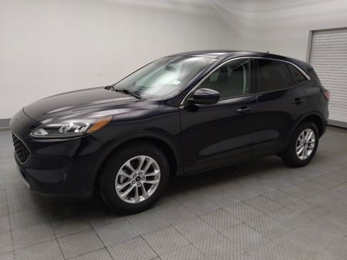 Used 2021 Ford Escape SE image 2