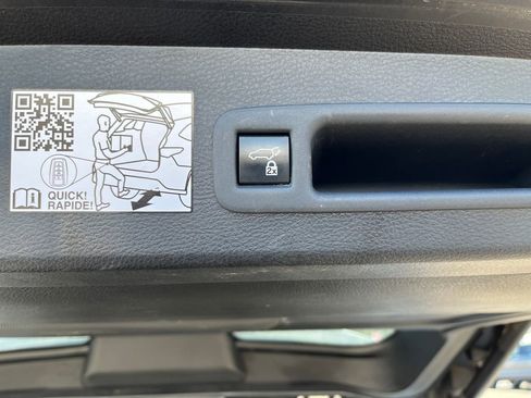 Used 2021 Toyota Sienna Limited image 43