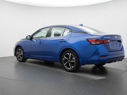 Used 2025 Nissan Sentra SV image 6