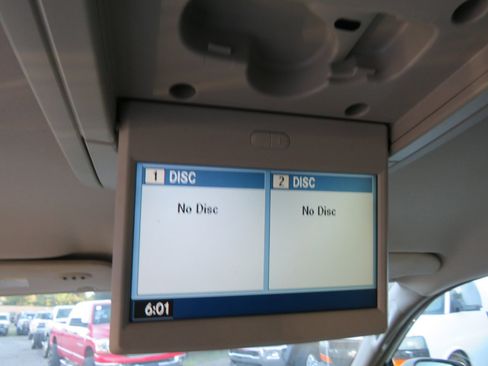 Used 2013 Chrysler Town & Country Touring image 31