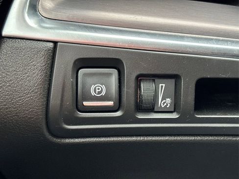 Used 2017 Cadillac XT5 Luxury w/ Driver Awareness Package image 40