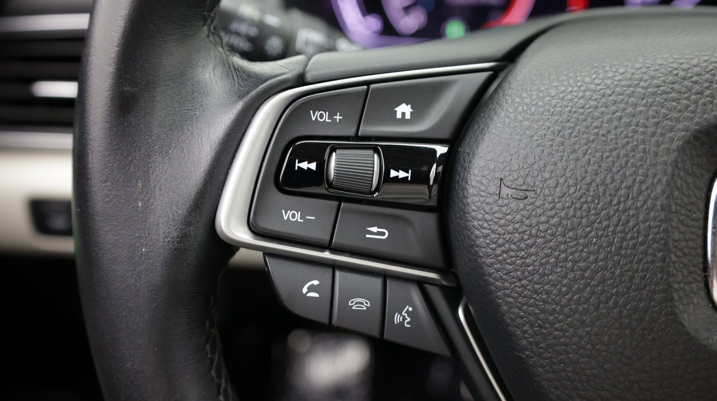 Used 2018 Honda Accord EX-L image 25