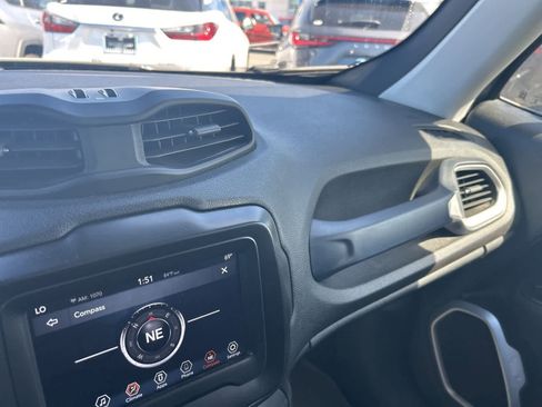 Used 2018 Jeep Renegade Latitude image 32