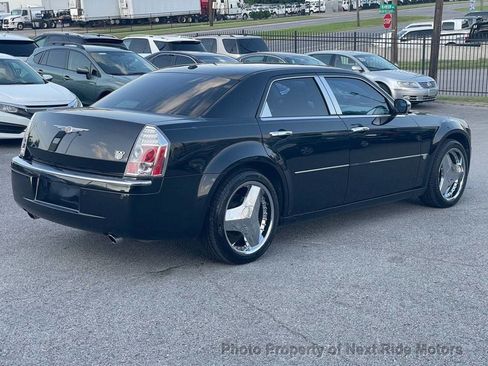 Used 2006 Chrysler 300 C w/ Navigation & Sound Group II RWD image 6