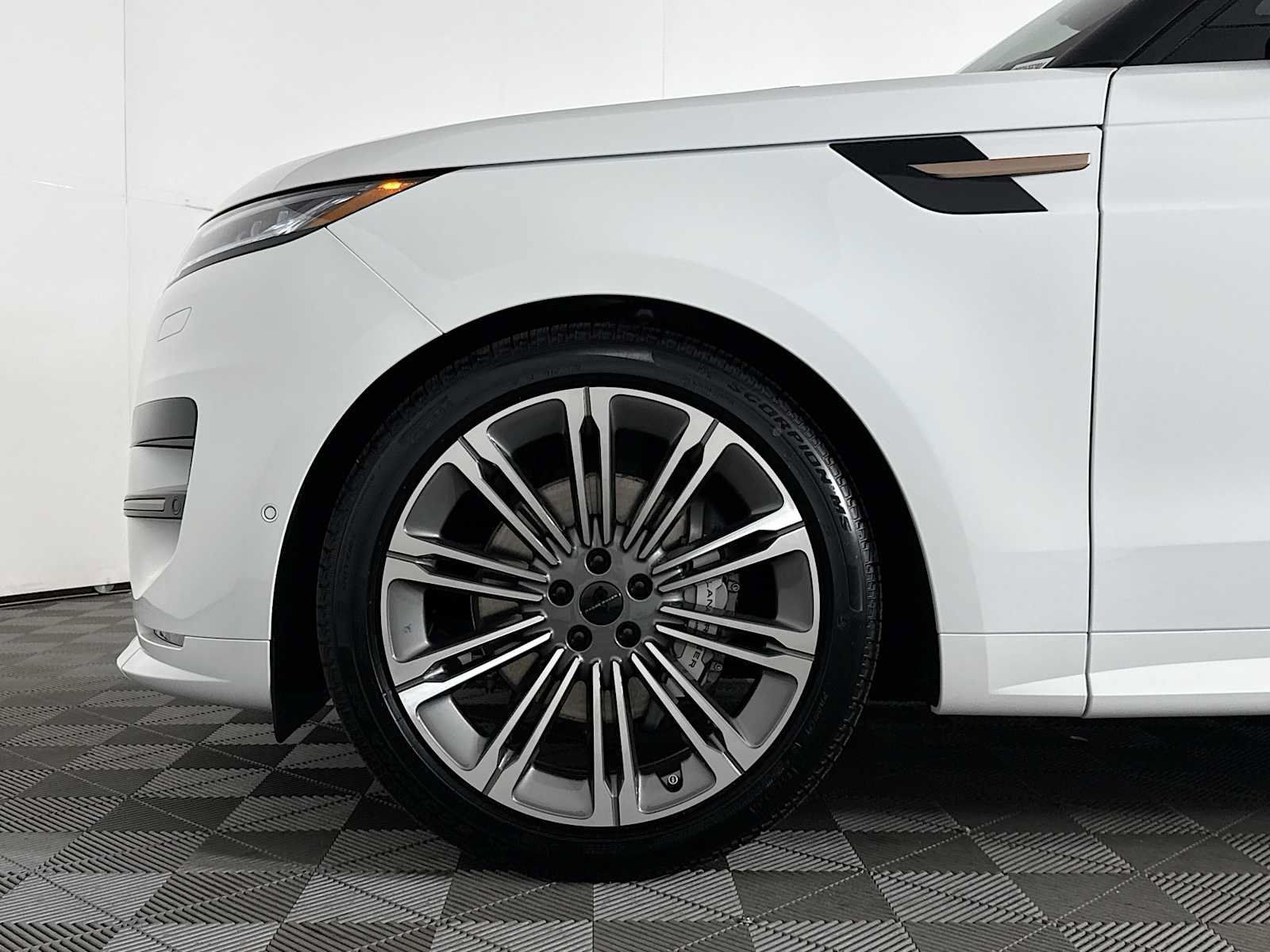 New 2026 Land Rover Range Rover Sport Dynamic SE AWD/4WD image 30