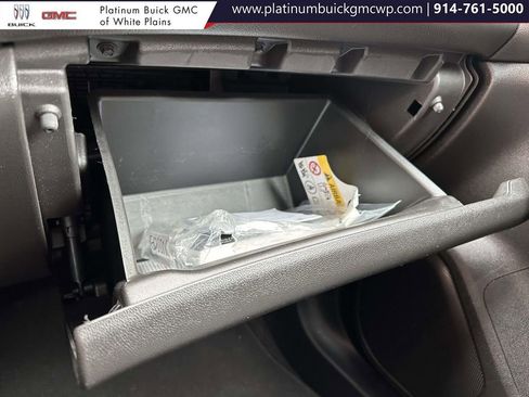 Used 2023 GMC Acadia SLE image 28