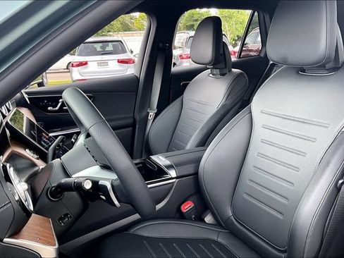 Certified 2025 Mercedes-Benz GLC 300 image 8