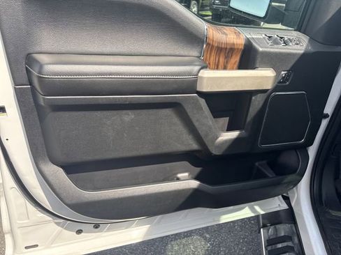 Used 2018 Ford F150 Lariat w/ Equipment Group 502A Luxury AWD/4WD image 18