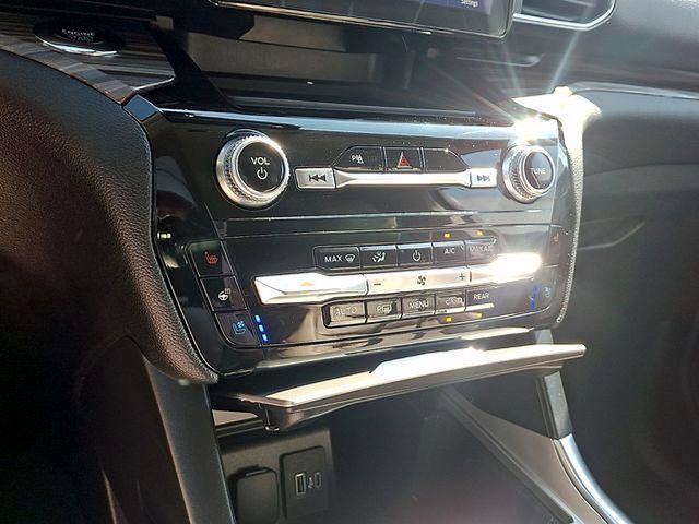 Used 2023 Ford Explorer Limited AWD/4WD image 16