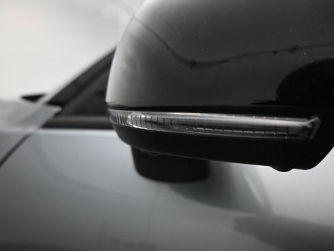 Used 2019 Volvo XC40 T5 R-Design image 46