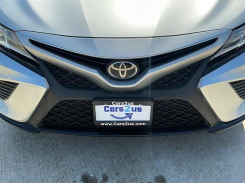 Used 2018 Toyota Camry SE FWD image 12