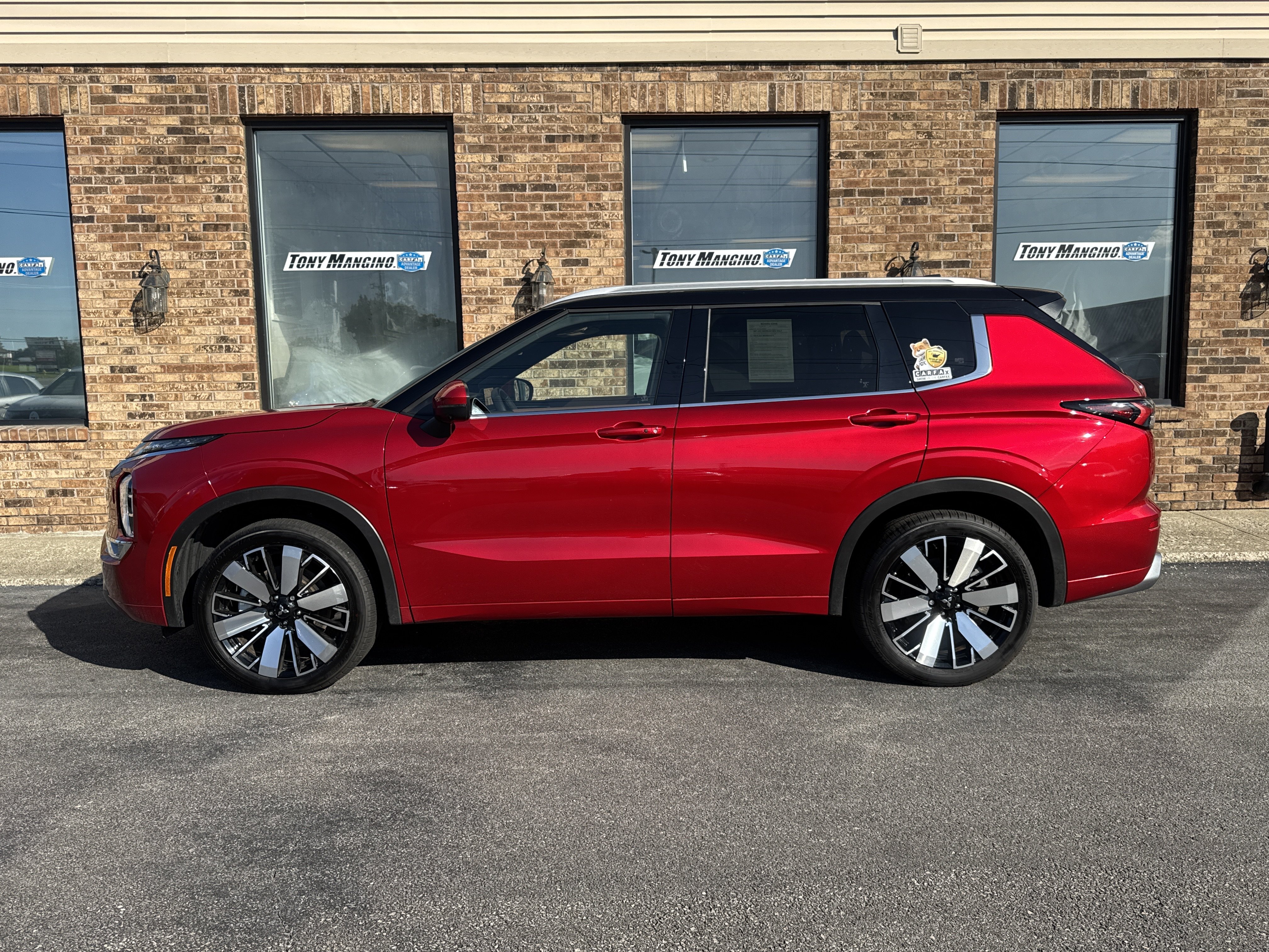 Used 2025 Mitsubishi Outlander SEL AWD/4WD image 2