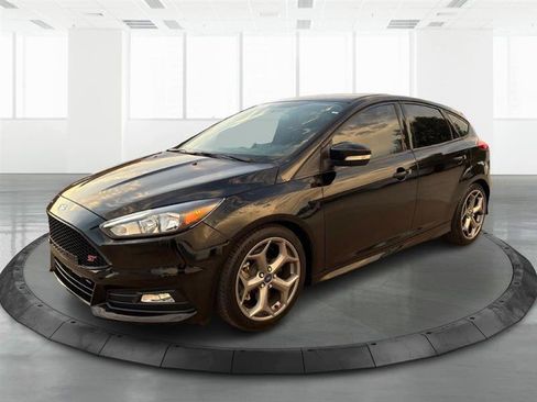 Used 2018 Ford Focus ST FWD image 8