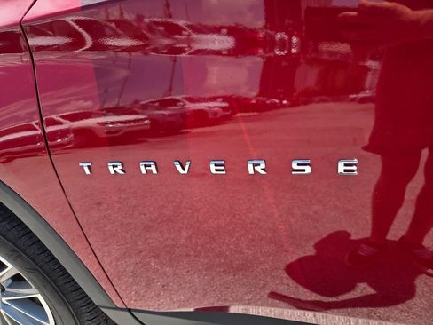 Used 2023 Chevrolet Traverse LT FWD image 4