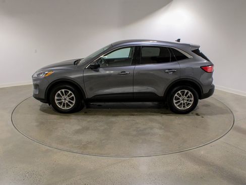 Used 2022 Ford Escape SE image 2
