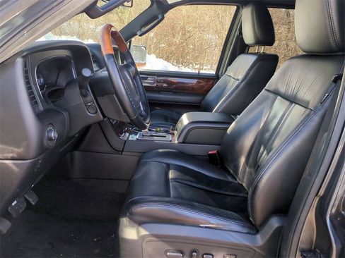 Used 2015 Lincoln Navigator L 4WD image 23