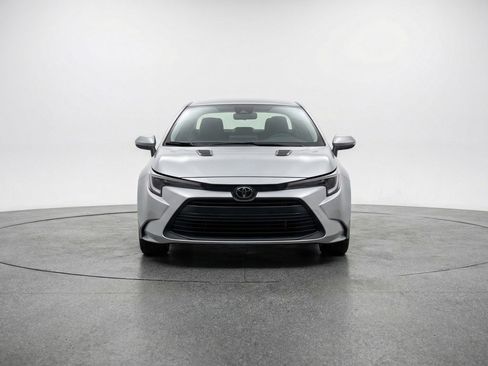 Used 2025 Toyota Corolla LE FWD image 2