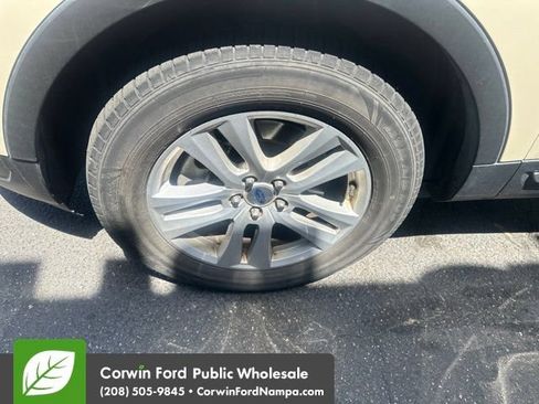 Used 2018 Ford Explorer XLT w/ Equipment Group 202A AWD/4WD image 11