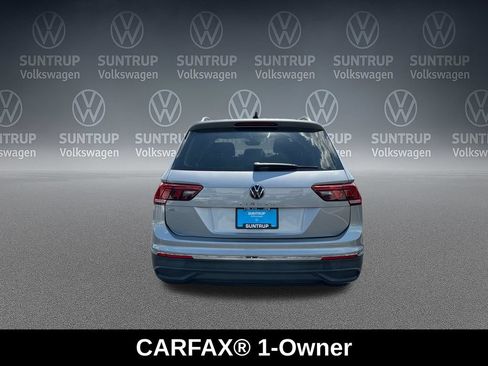 Used 2022 Volkswagen Tiguan SE w/ Panoramic Sunroof Package FWD image 4