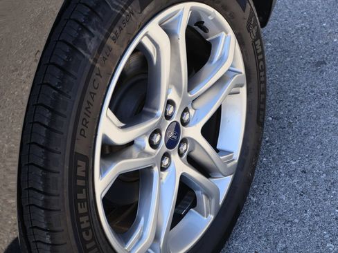 Used 2017 Ford Edge Titanium w/ Technology Package AWD/4WD image 41