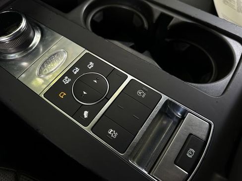 Used 2020 Land Rover Discovery SE image 26