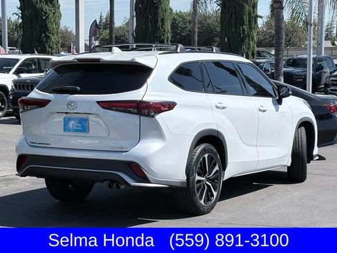 Used 2022 Toyota Highlander XSE AWD/4WD image 5