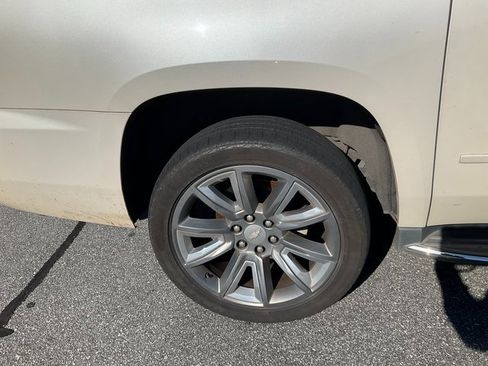 Used 2015 Chevrolet Suburban LTZ image 13