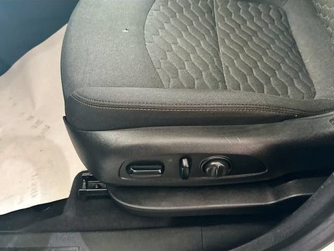 Used 2018 Chevrolet Equinox LT AWD/4WD image 19
