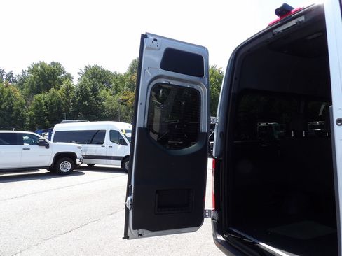 Used 2025 Mercedes-Benz Sprinter 2500 image 44