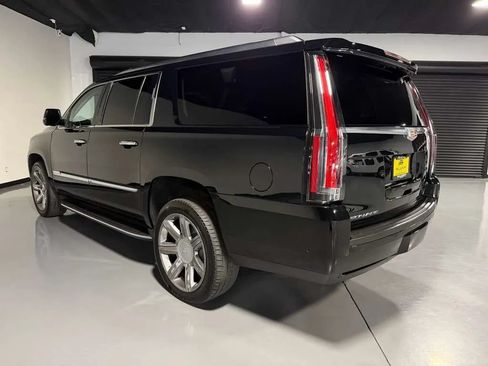Used 2017 Cadillac Escalade ESV Premium Luxury RWD image 6