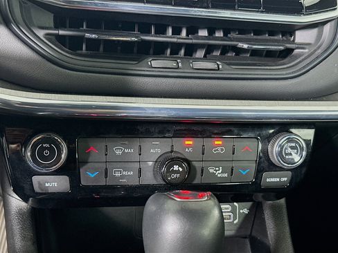 Used 2022 Jeep Compass High Altitude AWD/4WD image 24