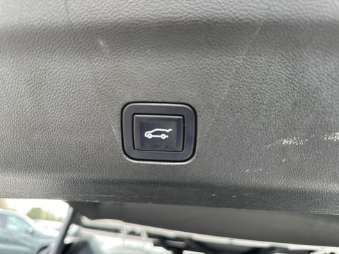 Certified 2022 Chevrolet Suburban High Country w/ LPO, Illumination Package image 21