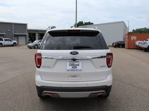 Used 2017 Ford Explorer Limited w/ Equipment Group 301A FWD image 8