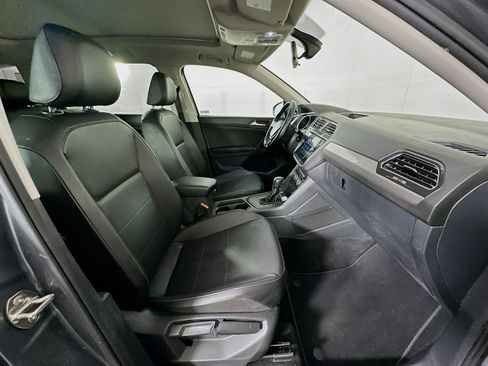 Used 2018 Volkswagen Tiguan SE w/ Panoramic Sunroof Package image 31
